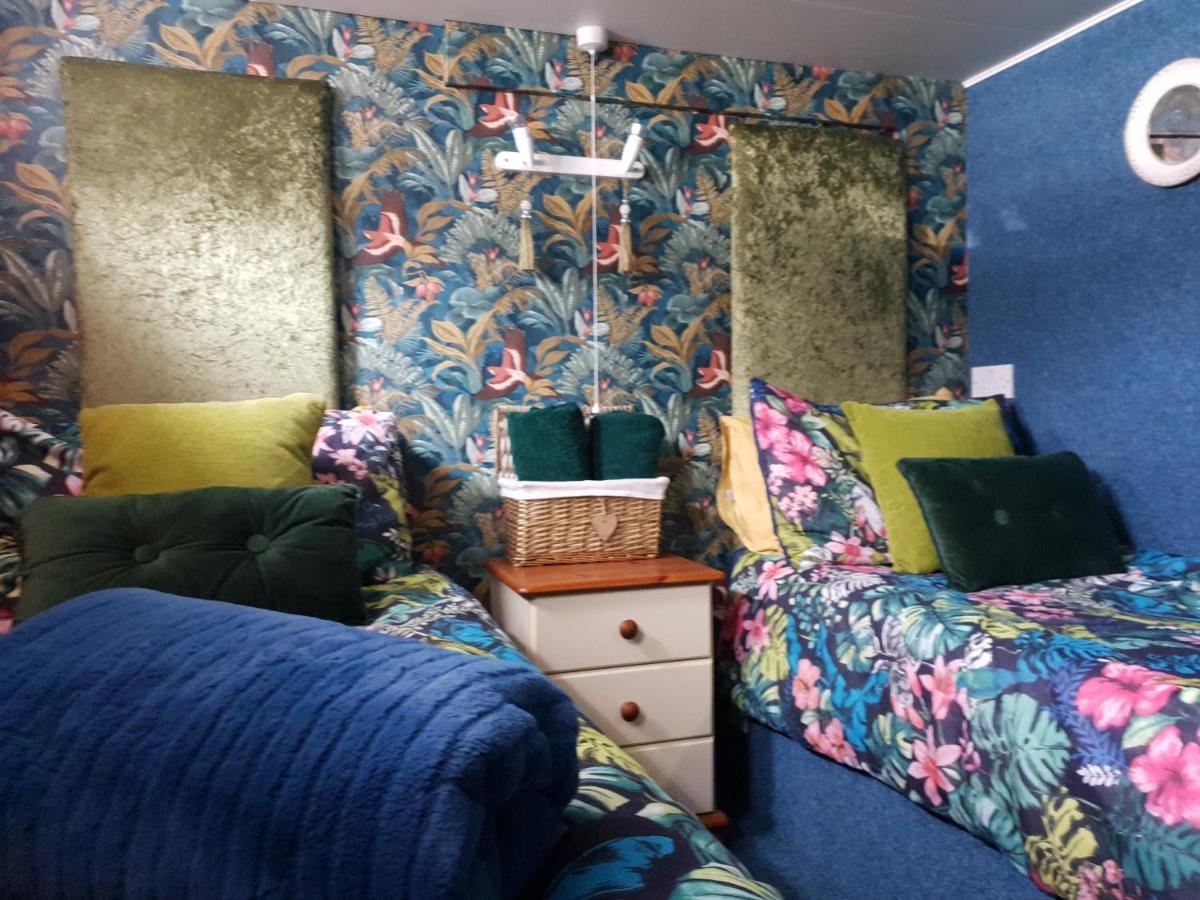 Jasmine Coral Jay Boutique Boatel Ocean Village Gibraltar Exterior foto