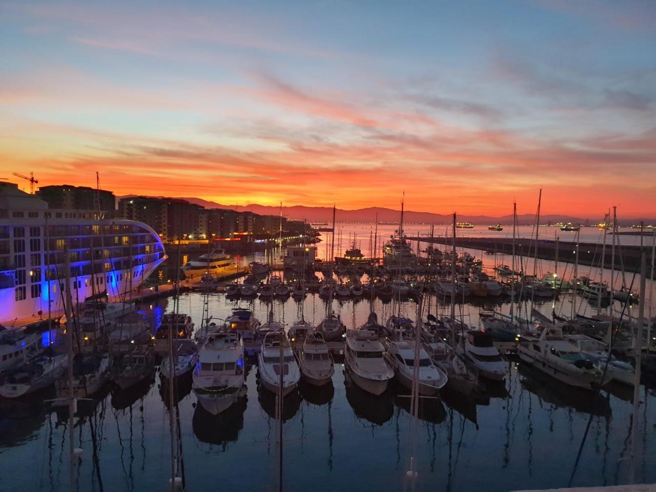 Jasmine Coral Jay Boutique Boatel Ocean Village Gibraltar Exterior foto